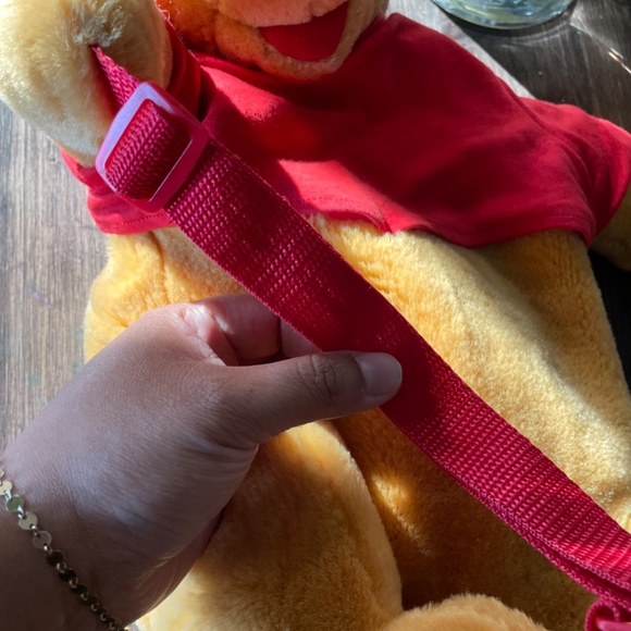 90s vintage Winnie the Pooh stuffie backpack - Picture 4 of 4